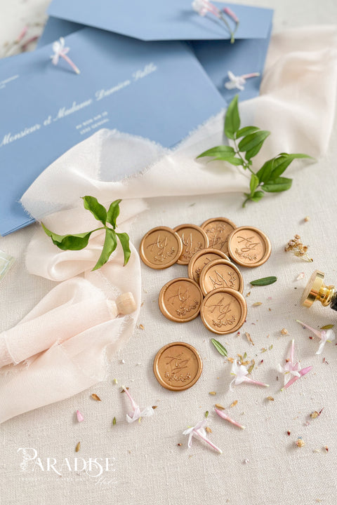 Golden wax seals bring a warm, timeless elegance to your wedding stationery, adding a luxurious finishing touch to envelopes, invitations, and keepsakes. Hand-poured with care, each seal features a rich golden tone that catches the light beautifully, creating a refined detail that feels both classic and romantic. Perfect for weddings, bridal showers, christenings, and fine-art paper suites, these wax seals elevate every piece they adorn.