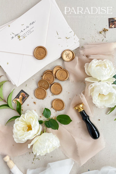 Golden wax seals bring a warm, timeless elegance to your wedding stationery, adding a luxurious finishing touch to envelopes, invitations, and keepsakes. Hand-poured with care, each seal features a rich golden tone that catches the light beautifully, creating a refined detail that feels both classic and romantic. Perfect for weddings, bridal showers, christenings, and fine-art paper suites, these wax seals elevate every piece they adorn.
